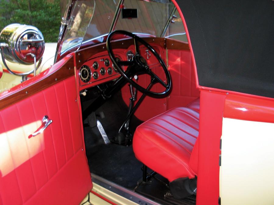 Интерьер LaSalle Boattail Speedster (345-B) 1932 года  (фото 3 из 8)